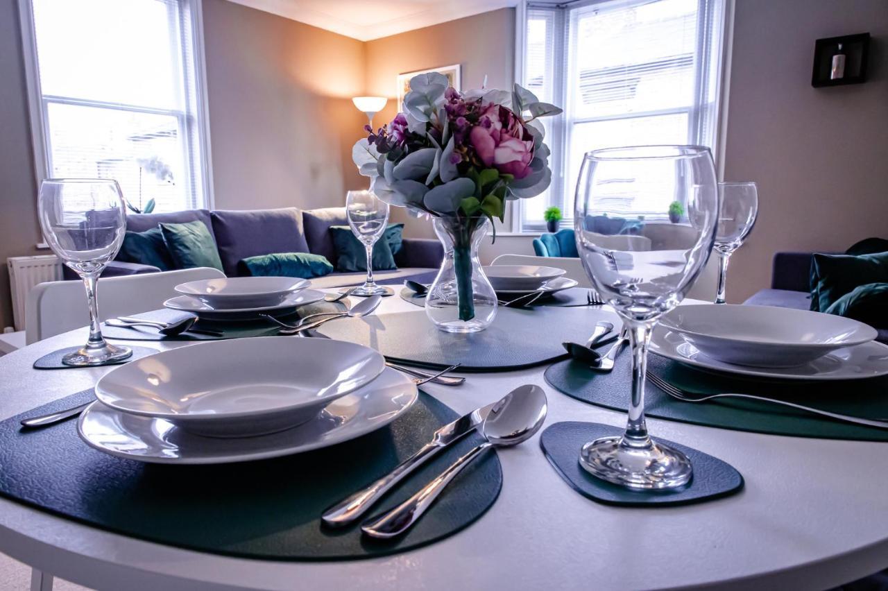 Lord Street - 2 Beautiful Apartments - Sleep Up To 14 Guests - By Rework Accommodation Chester Exterior foto
