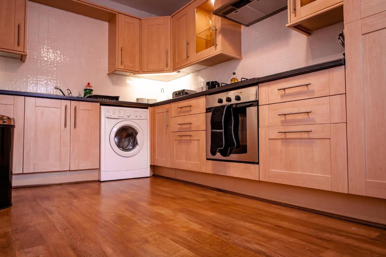 Lord Street - 2 Beautiful Apartments - Sleep Up To 14 Guests - By Rework Accommodation Chester Exterior foto