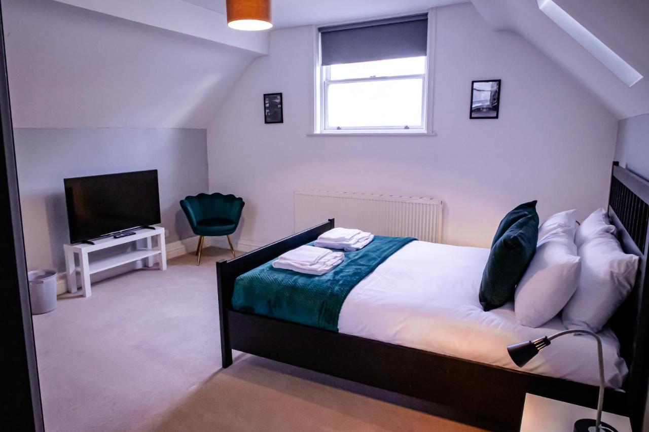 Lord Street - 2 Beautiful Apartments - Sleep Up To 14 Guests - By Rework Accommodation Chester Exterior foto