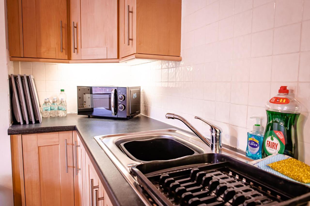 Lord Street - 2 Beautiful Apartments - Sleep Up To 14 Guests - By Rework Accommodation Chester Exterior foto