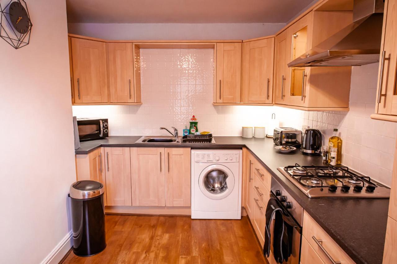 Lord Street - 2 Beautiful Apartments - Sleep Up To 14 Guests - By Rework Accommodation Chester Exterior foto