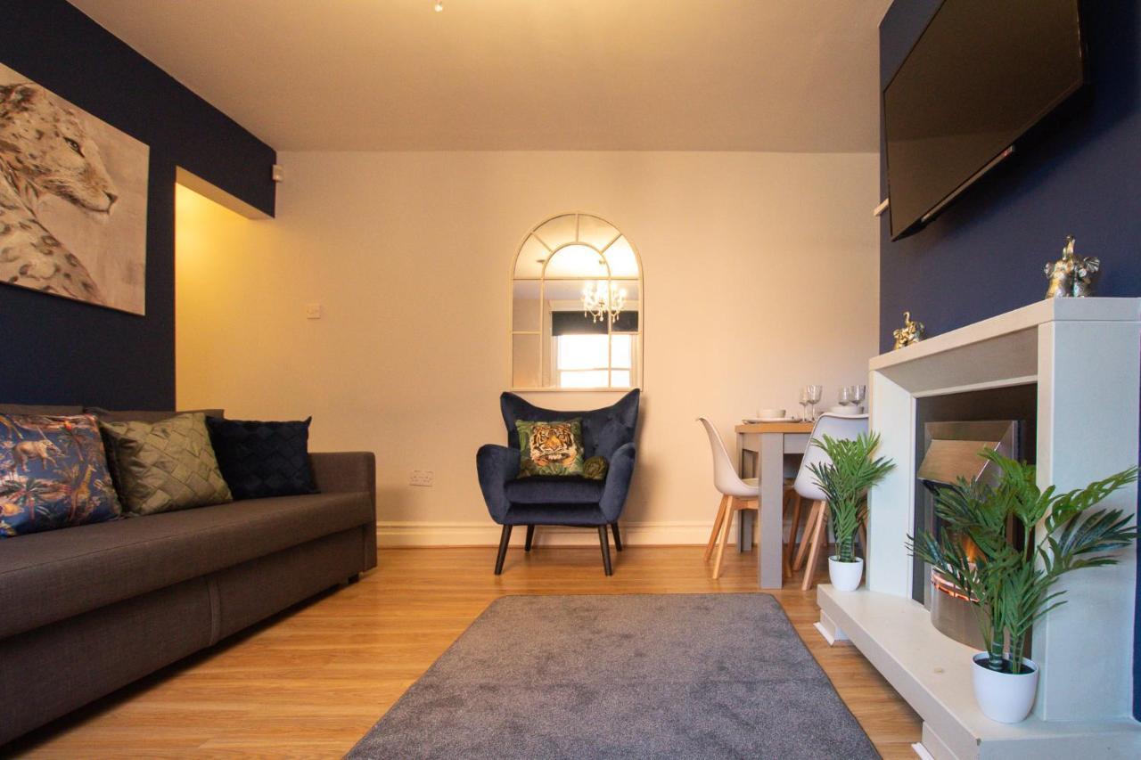 Lord Street - 2 Beautiful Apartments - Sleep Up To 14 Guests - By Rework Accommodation Chester Exterior foto